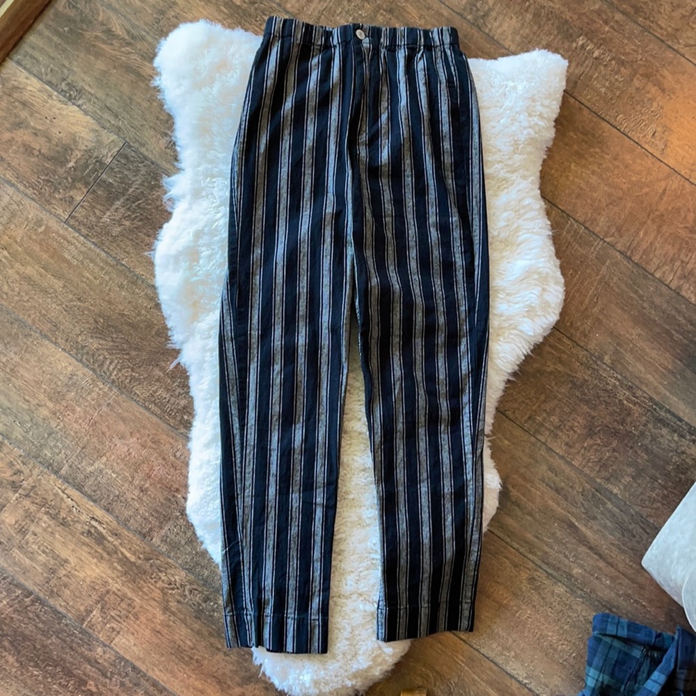 Brandy Melville cropped pants- size XS NEVER WORN!